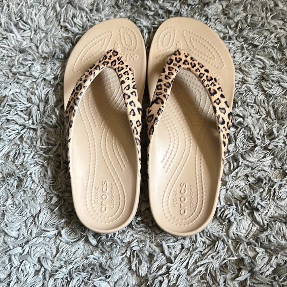 crocs flip flops